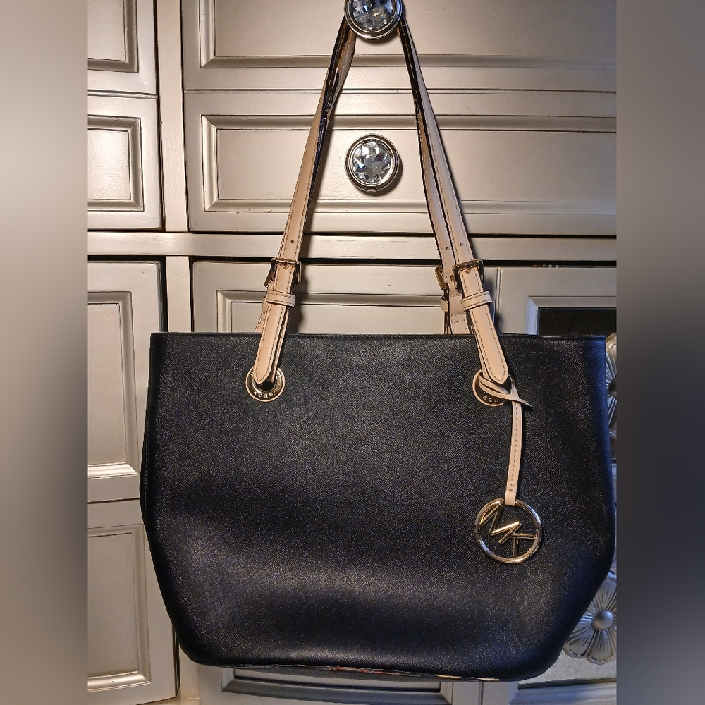 Michael Kors Black Tote Bag - Picture 9 of 16